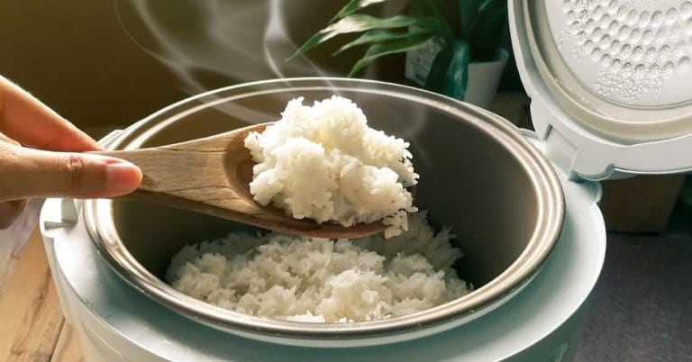 दुपारी जेवताना भात खाल्ला कि झोप का येते?; जाणून घ्या कारण आणि उपाय
